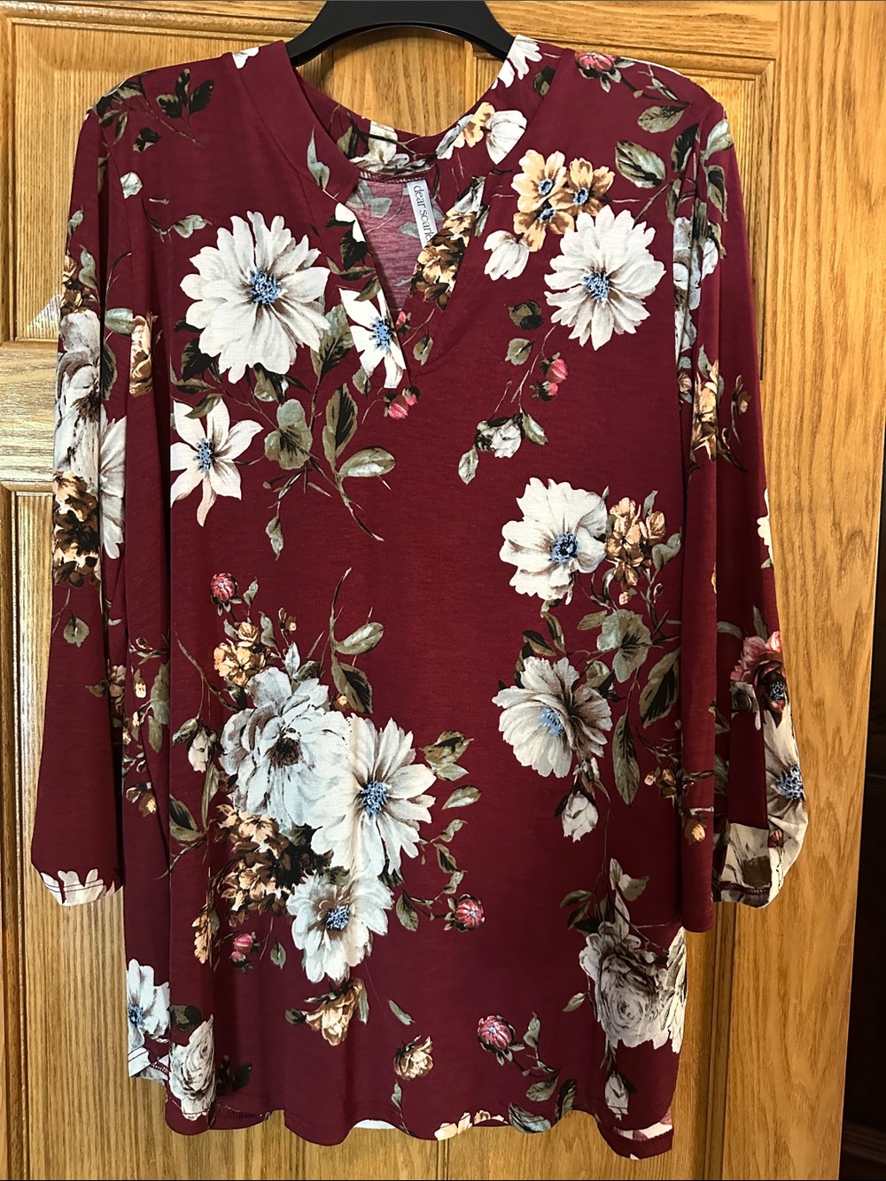 Floral V‑Notch Tunic Top in Burgundy